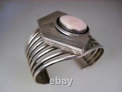 INCROYABLE BRACELET EN ARGENT STERLING NAVAJO ET PERLE DE MÈRE DE WILL DENETDALE