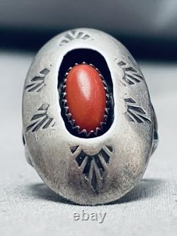 Important Bague en Argent Sterling Coral de Raymond Yazzie avec Marque Précoce