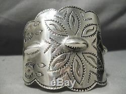 L'un Des Meilleurs Early Vintage Navajo Coin Argent Repoussed Bracelet Manchette
