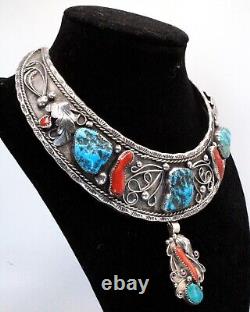 Magnifique ancien collier de collier en argent sterling, turquoise et corail de la tribu Navajo.