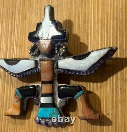 Meilleure broche Zuni Early Knifewing en mosaïque incrustée de turquoise naturelle et de coquillages, milieu du siècle Y