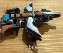 Meilleure broche Zuni Early Knifewing en mosaïque incrustée de turquoise naturelle et de coquillages, milieu du siècle Y