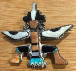 Meilleure broche Zuni Early Knifewing en mosaïque incrustée de turquoise naturelle et de coquillages, milieu du siècle Y