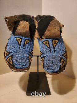 Mocassins amérindiens anciens en perles des plaines des années 1860, 19e siècle