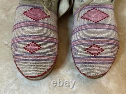 Mocassins en perles antiques amérindiens des Grandes Plaines, début des années 1900, en très bon état