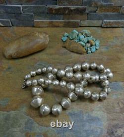 Omg ! Incroyable collier de perles en argent sterling Navajo ancien et gradué - Ancien gage autochtone