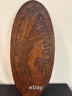 Paire de 2 femmes de chef indien amérindien antique en bois flamand pyrogravé 953