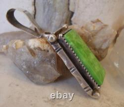 Pendentif Vintage Zuni DAN NIETO en argent sterling, en gazpétite vert pomme, signé