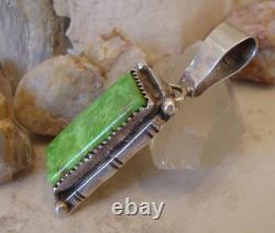Pendentif Vintage Zuni DAN NIETO en argent sterling, en gazpétite vert pomme, signé
