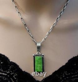 Pendentif Vintage Zuni DAN NIETO en argent sterling, en gazpétite vert pomme, signé