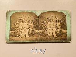 Photo stéréoscopique d'un Indien Sioux Amérindien : Un taureau noir de médecine perdu