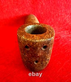 Pipe en effigie en pierre ancienne