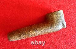 Pipe en effigie en pierre ancienne