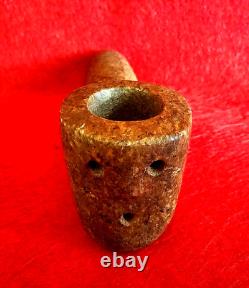 Pipe en pierre à effigie précoce
