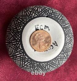 Pot de graines amérindien Acoma, 2 x 2 3/4, signé ECM Vtg début/milieu des années 1990