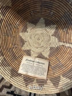 Pottery signée navajo. Panier tissé (non natif) et autres pièces non signées.