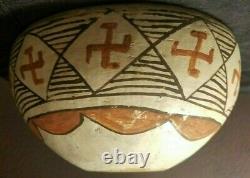 Premier Isleta Pueblo Pottery Bowl Whirling Logs Amérindiens