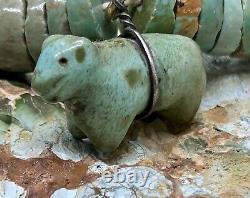 RARE Pendentif Ours Fétiche en Turquoise Sculpté de LEEKYA DEYUSE Zuni Ancien avec Collier