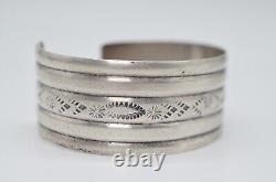 Rare Early Fred Harvey 5 STORY TALL VINTAGE NAVAJO STERLING SILVER BRACELET CUFF
 <br/>Bracelet manchette en argent sterling navajo vintage rare de Fred Harvey de 5 étages de hauteur