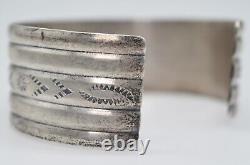 Rare Early Fred Harvey 5 STORY TALL VINTAGE NAVAJO STERLING SILVER BRACELET CUFF 
<br/> Bracelet manchette en argent sterling navajo vintage rare de Fred Harvey de 5 étages de hauteur