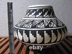 Rare Early One Of A Kind Master Potter Marvin Blackmore Native American Pot	
<br/> 	
  <br/>
 
Poterie rare et unique du maître potier Marvin Blackmore, Amérindien