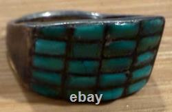 Superbe Zuni précoce en turquoise avec un petit rectangle turquoise en channel set 9.5 Y