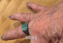 Superbe Zuni précoce en turquoise avec un petit rectangle turquoise en channel set 9.5 Y