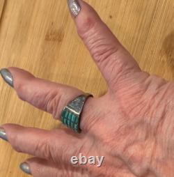 Superbe Zuni précoce en turquoise avec un petit rectangle turquoise en channel set 9.5 Y