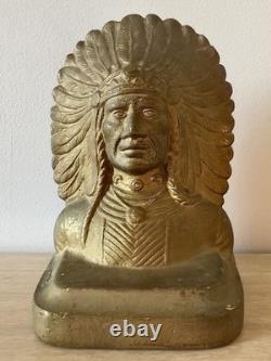 Support de livre antique en fonte représentant un chef amérindien avec finition en bronze, vers 1905. Lourd.