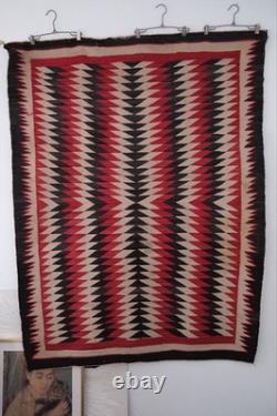 TAPIS NAVAJO ÉBLOUISSANT VINTAGE AMÉRICAIN AUTOCHTONE ÉPOQUE DÉBUT 1900 53 x 70 POUCES