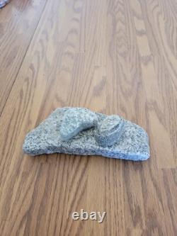 Table en granit de chien, effigie en pierre amérindienne, art rupestre, artefacts, outils