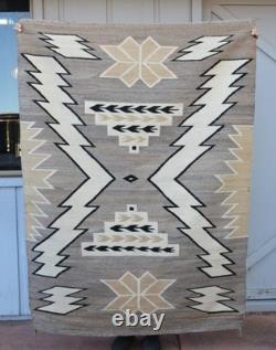 Tapis Navajo en laine filée à la main, motif de tempête d'éclairs des collines de Gary Early Two, 65 x 49.
