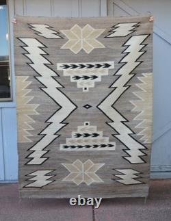 Tapis Navajo en laine filée à la main, motif de tempête d'éclairs des collines de Gary Early Two, 65 x 49.