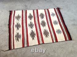 Tapis réversible en géométrique Thunderbird fait main Navajo ancien 48 x 34