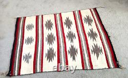 Tapis réversible en géométrique Thunderbird fait main Navajo ancien 48 x 34