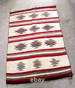 Tapis réversible en géométrique Thunderbird fait main Navajo ancien 48 x 34