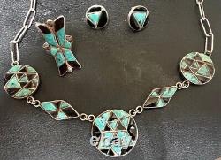 Très ancien ensemble de bijoux Zuni Pueblo Deco : collier, boucles d'oreilles et bague en incrustation de canaux.