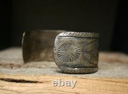 Vintage Early Navajo Native American Coin Argent Cuff Bracelet
